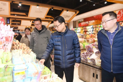 市領導走訪慰問春節(jié)堅守崗位的一線干部職工，重點關注食品銷售保障工作